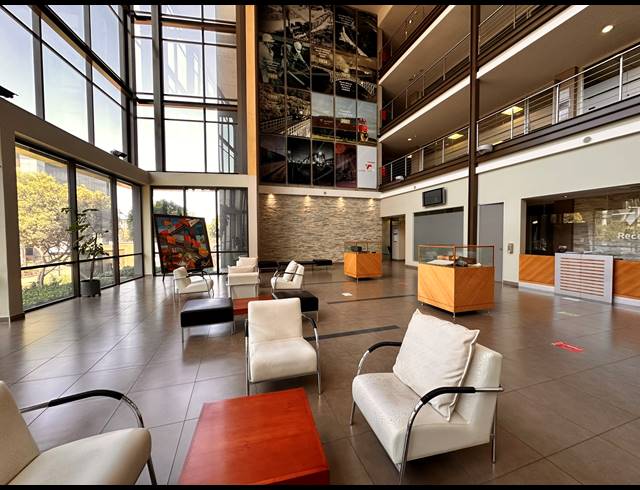 4,940M² OFFICE TO LET IN PARKTOWN